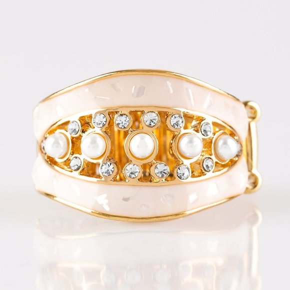 Royal Treasury - Gold Ring - Picture 1 of 2